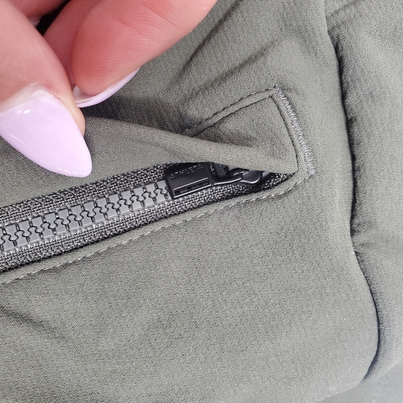 ATHLETA - Headlands Hybrid Cargo pants size 2 - Picture 7 of 13